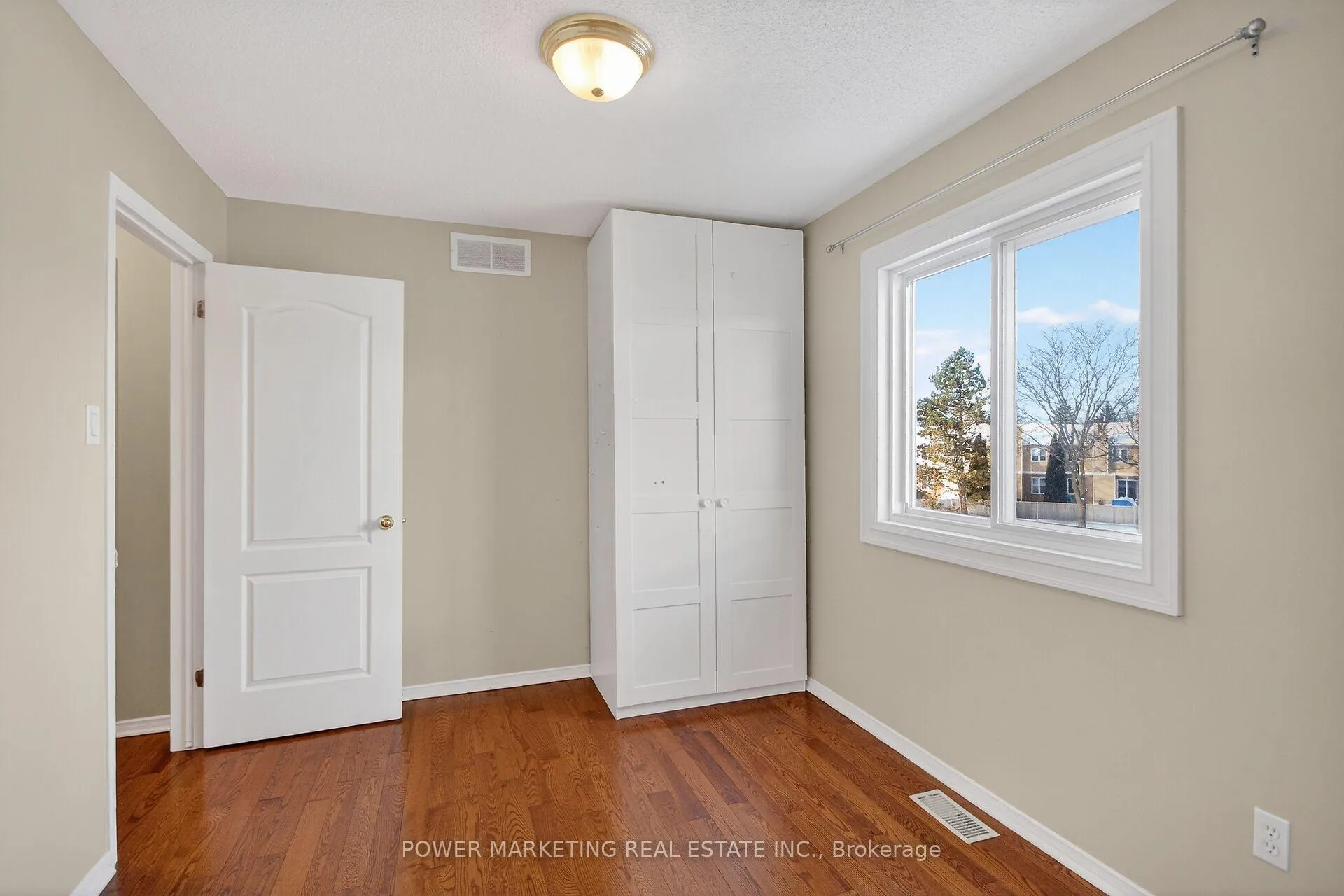 Photo 4 of 6410 Sablewood Place, Ottawa, Chapel Hill — HOMEH