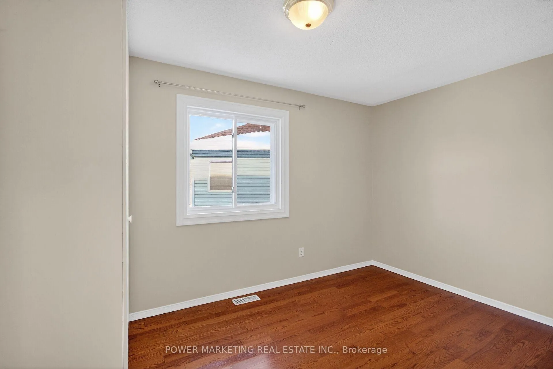 Photo 5 of 6410 Sablewood Place, Ottawa, Chapel Hill — HOMEH