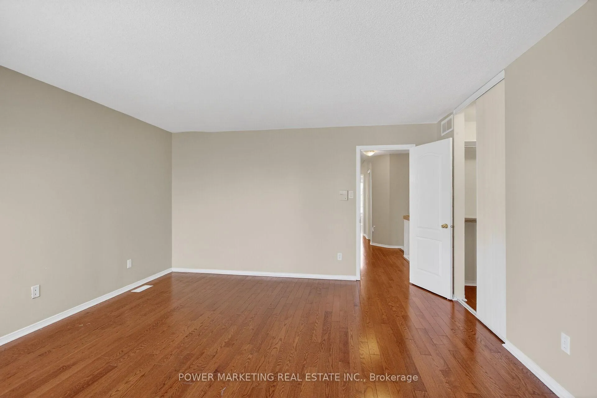 Photo 9 of 6410 Sablewood Place, Ottawa, Chapel Hill — HOMEH