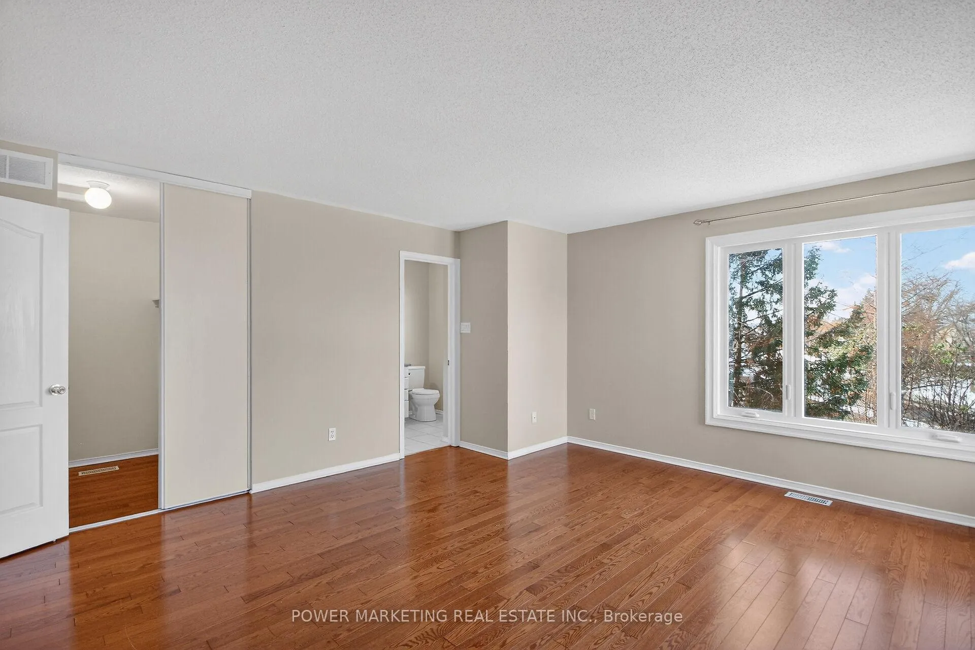 Photo 10 of 6410 Sablewood Place, Ottawa, Chapel Hill — HOMEH