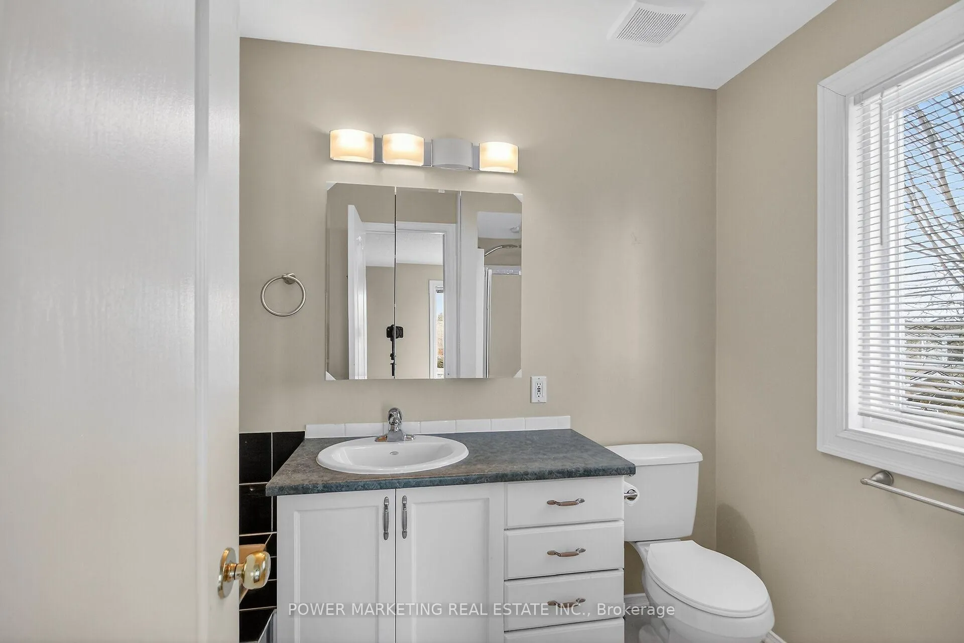 Photo 12 of 6410 Sablewood Place, Ottawa, Chapel Hill — HOMEH