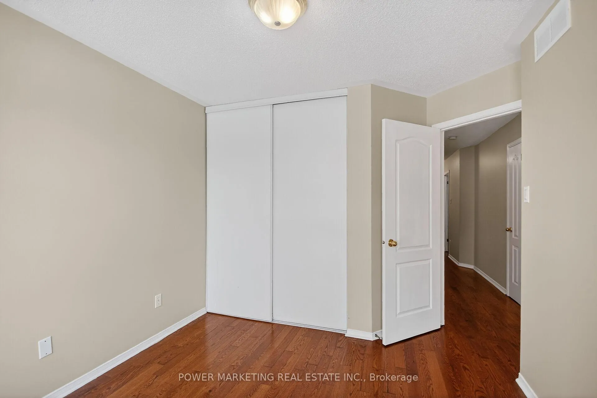 Photo 16 of 6410 Sablewood Place, Ottawa, Chapel Hill — HOMEH
