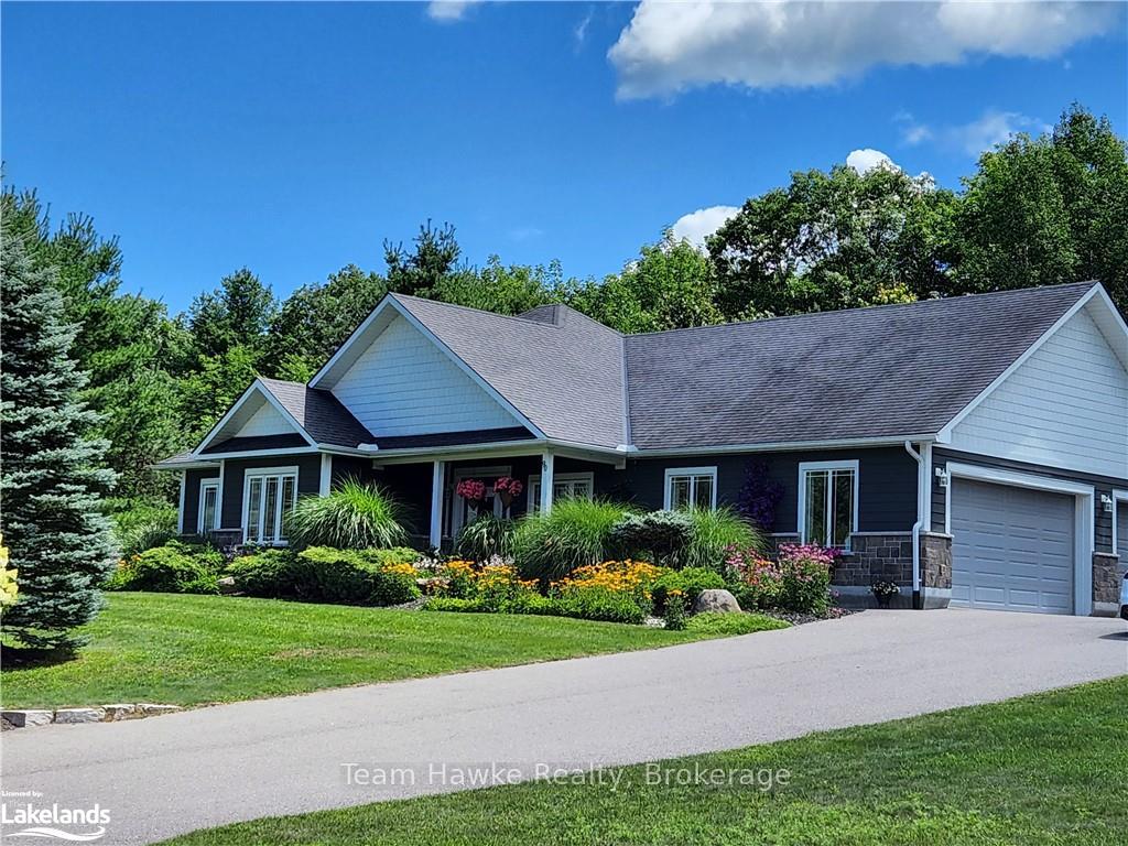 Photo 1 of 90 Windermere Circle, Tay, Rural Tay — HOMEH