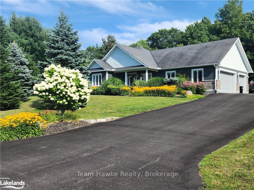Photo 2 of 90 Windermere Circle, Tay, Rural Tay — HOMEH