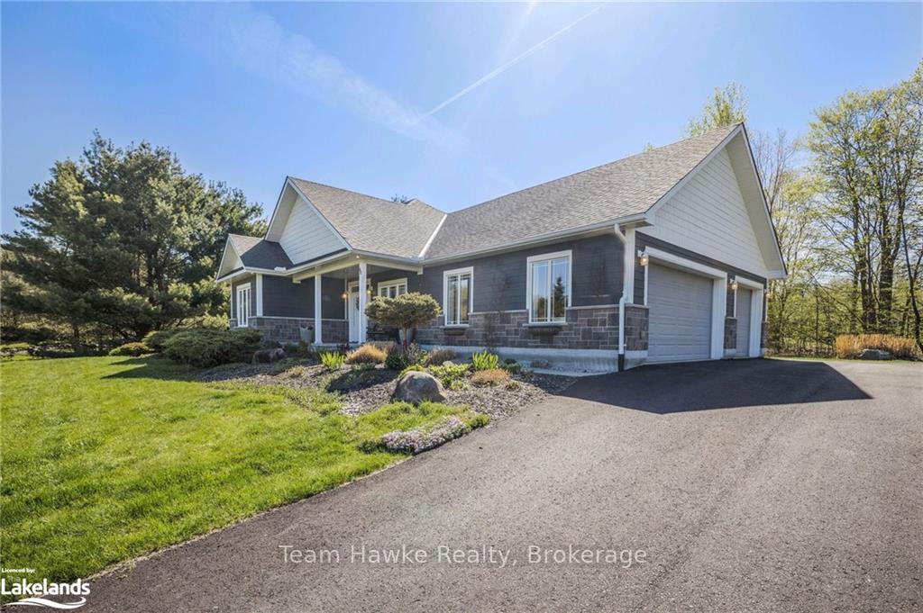 Photo 3 of 90 Windermere Circle, Tay, Rural Tay — HOMEH