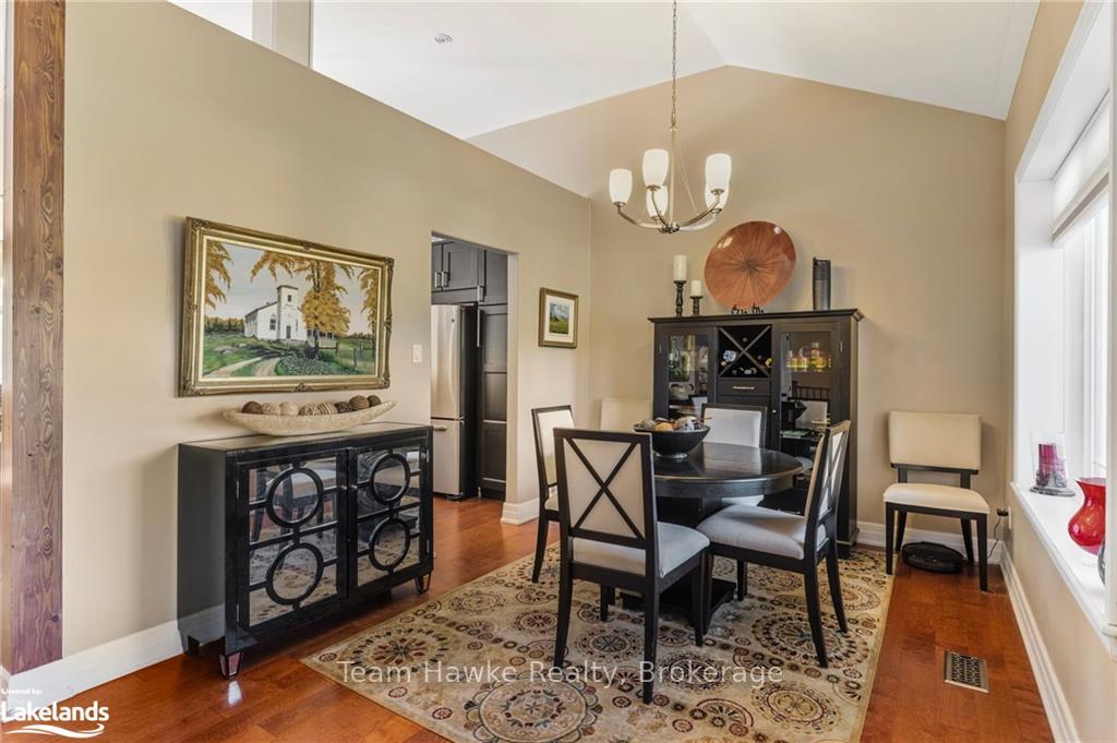 Photo 7 of 90 Windermere Circle, Tay, Rural Tay — HOMEH