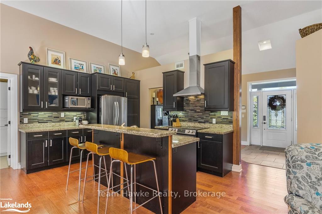 Photo 9 of 90 Windermere Circle, Tay, Rural Tay — HOMEH