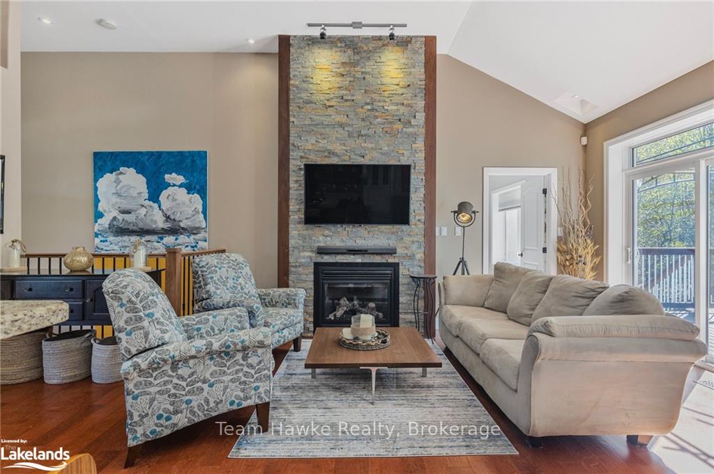Photo 16 of 90 Windermere Circle, Tay, Rural Tay — HOMEH