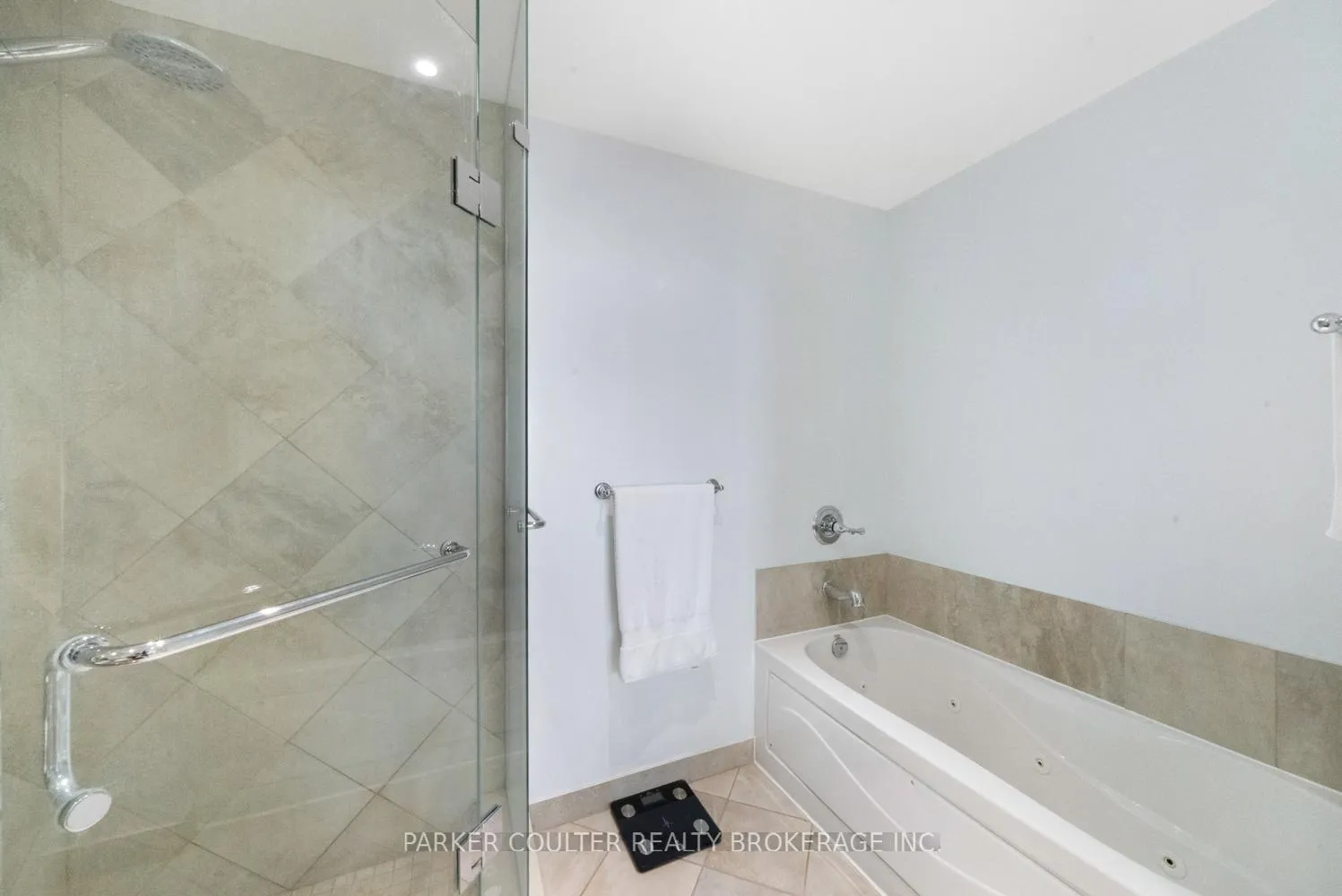 Photo 26 of Unit 707, 37 Ellen Street, Barrie, City Centre — HOMEH