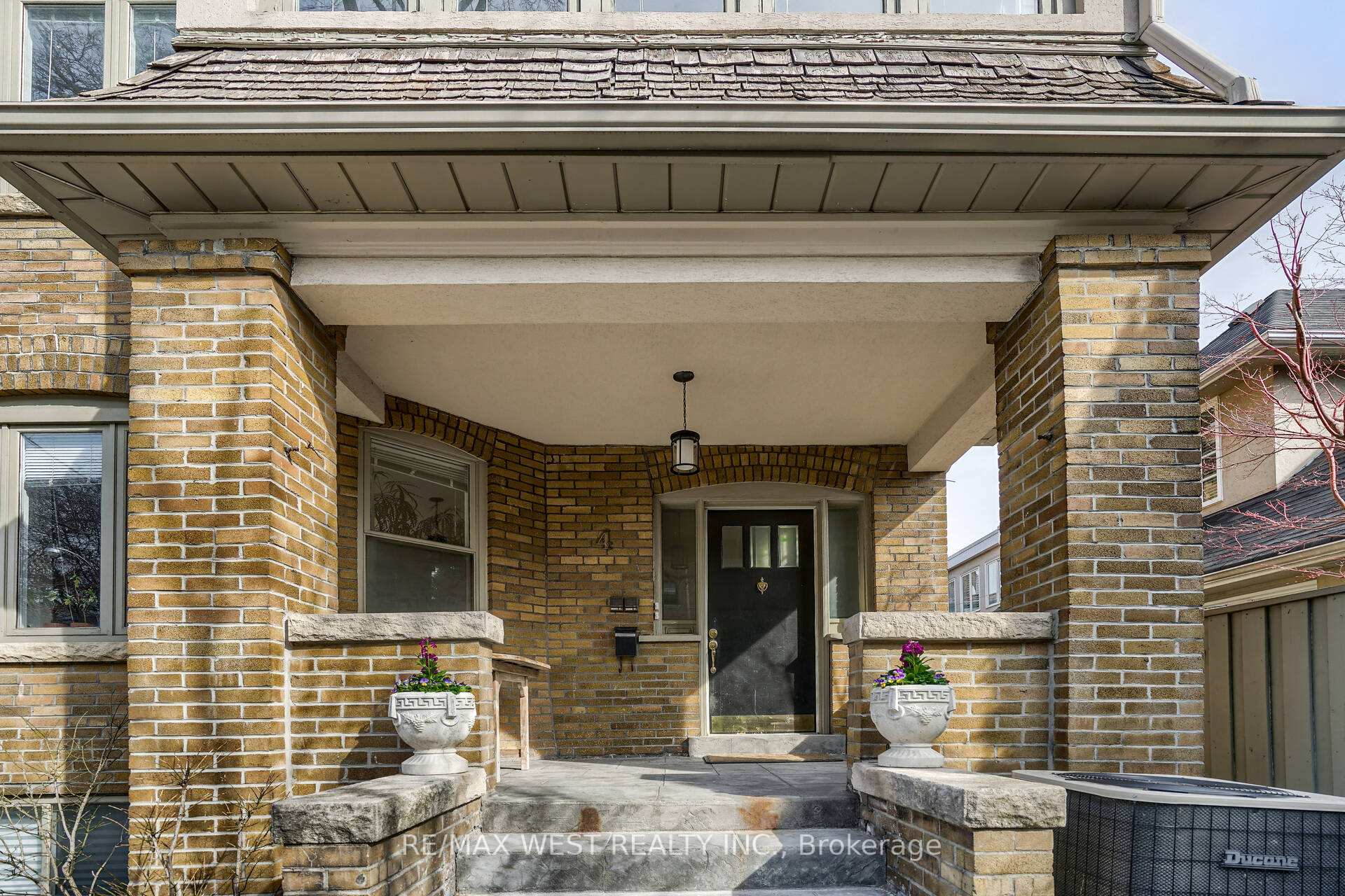 Photo 3 of Unit Main, 4 Oriole Gardens, Toronto, Yonge-St. Clair — HOMEH