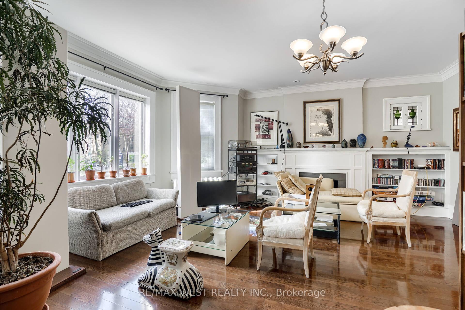 Photo 4 of Unit Main, 4 Oriole Gardens, Toronto, Yonge-St. Clair — HOMEH