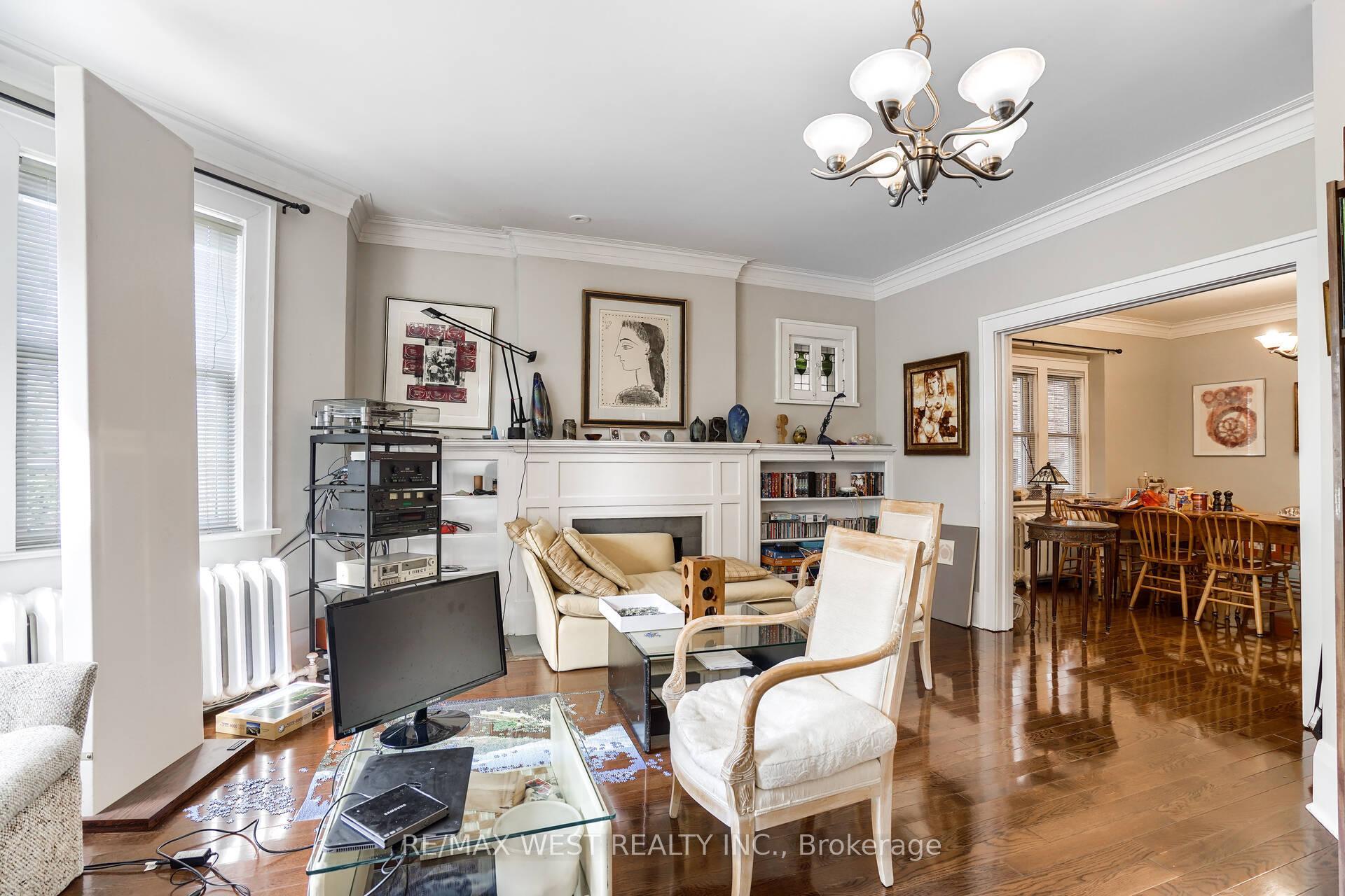 Photo 5 of Unit Main, 4 Oriole Gardens, Toronto, Yonge-St. Clair — HOMEH