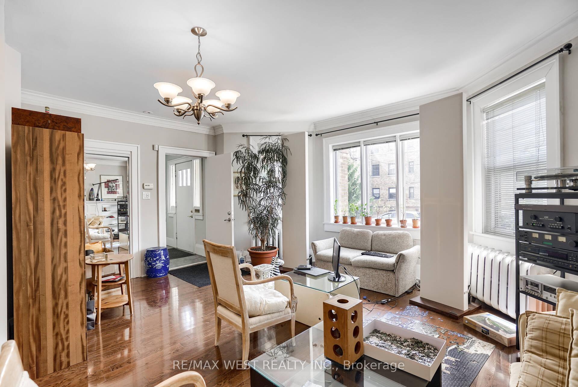 Photo 6 of Unit Main, 4 Oriole Gardens, Toronto, Yonge-St. Clair — HOMEH