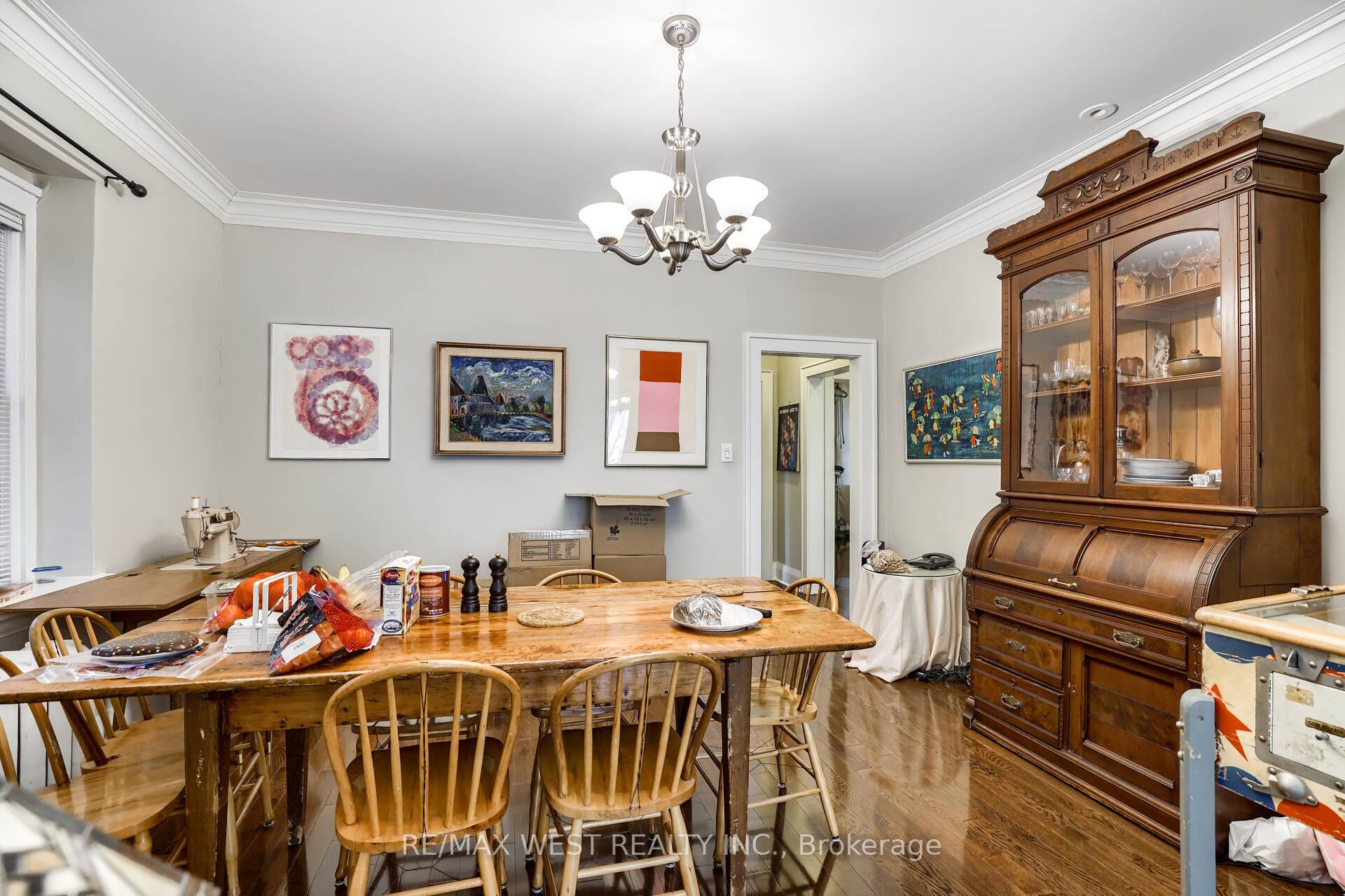 Photo 10 of Unit Main, 4 Oriole Gardens, Toronto, Yonge-St. Clair — HOMEH