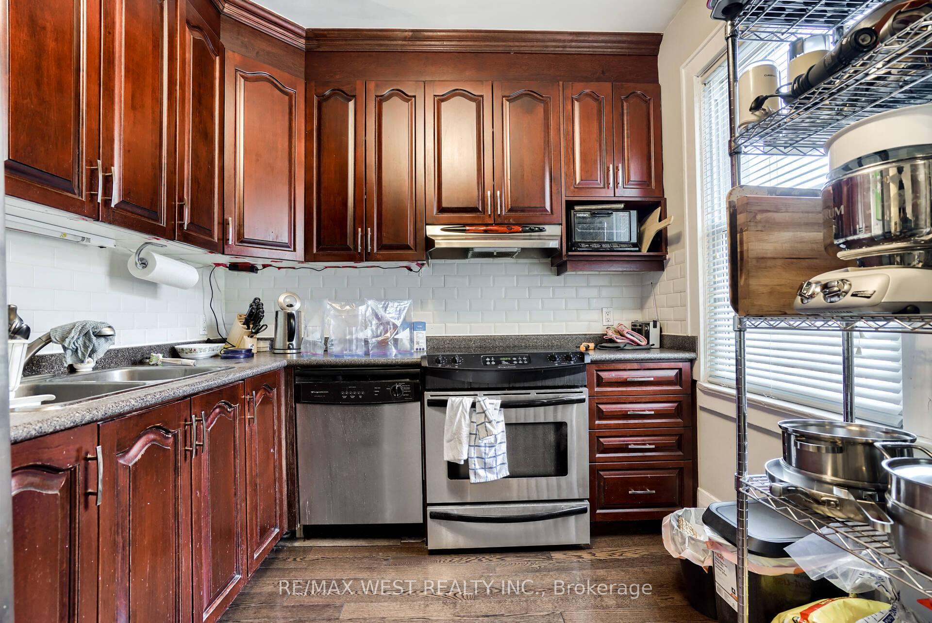 Photo 14 of Unit Main, 4 Oriole Gardens, Toronto, Yonge-St. Clair — HOMEH