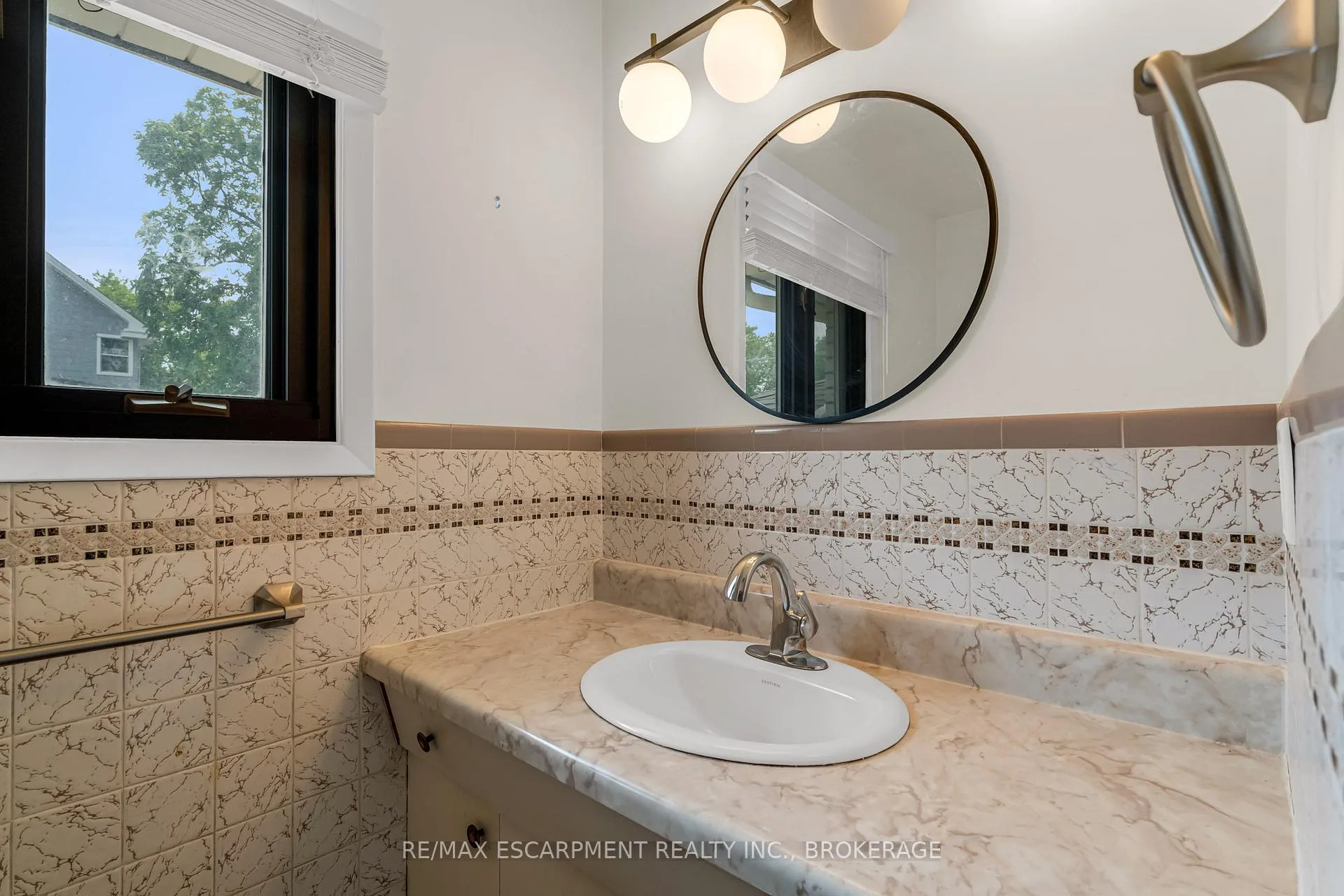 Photo 10 of 4252 William Street, Lincoln, Beamsville — HOMEH