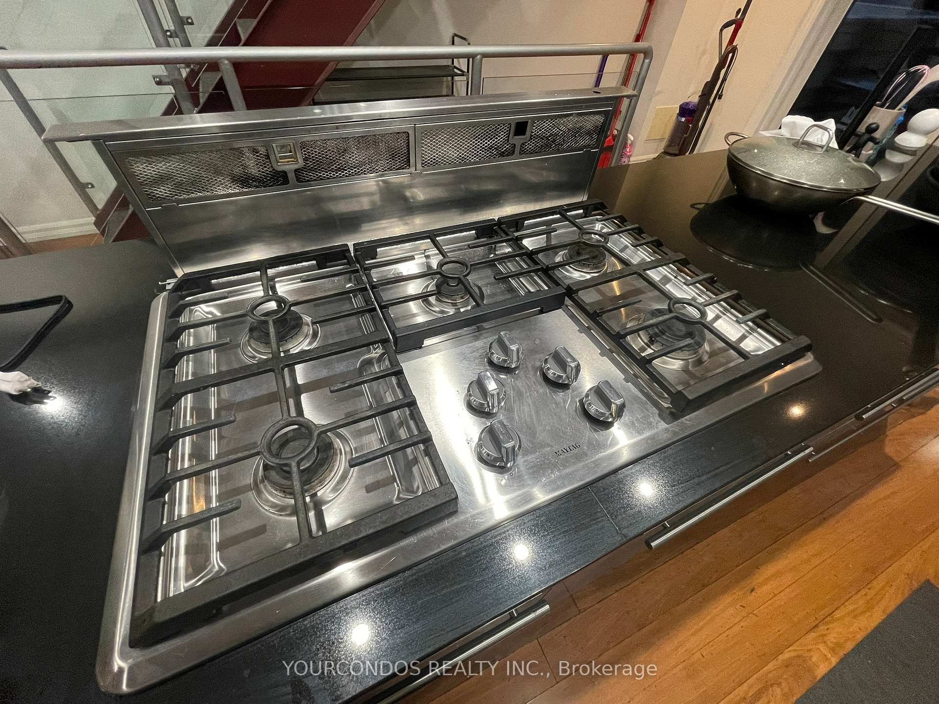 Photo 10 of Unit Upper B, 193 Brunswick Avenue, Toronto, University — HOMEH