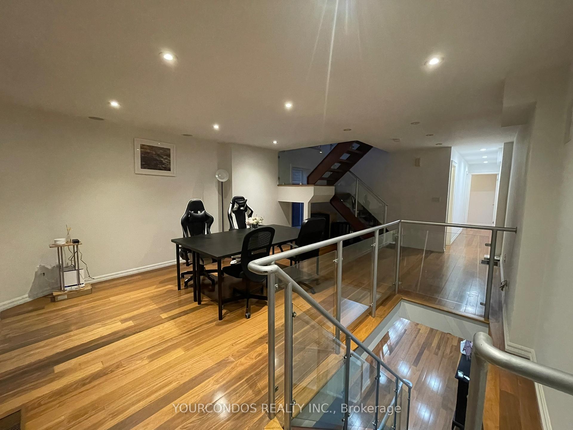Photo 15 of Unit Upper B, 193 Brunswick Avenue, Toronto, University — HOMEH