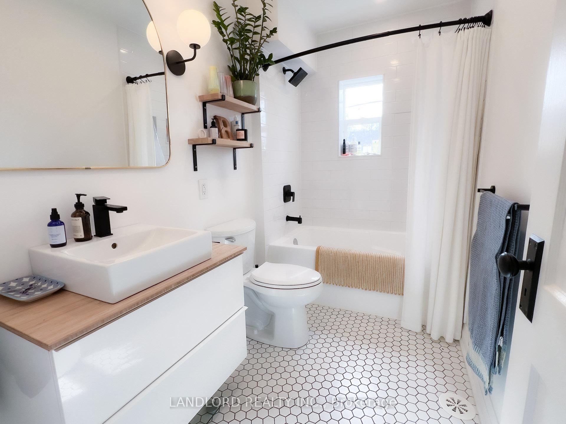 Photo 14 of 1589 Dundas Street E, Toronto, South Riverdale — HOMEH