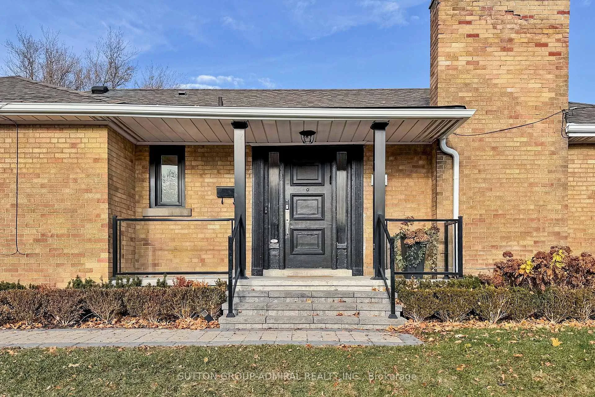 Photo 3 of 66 Brucewood Crescent, Toronto, Englemount-Lawrence — HOMEH