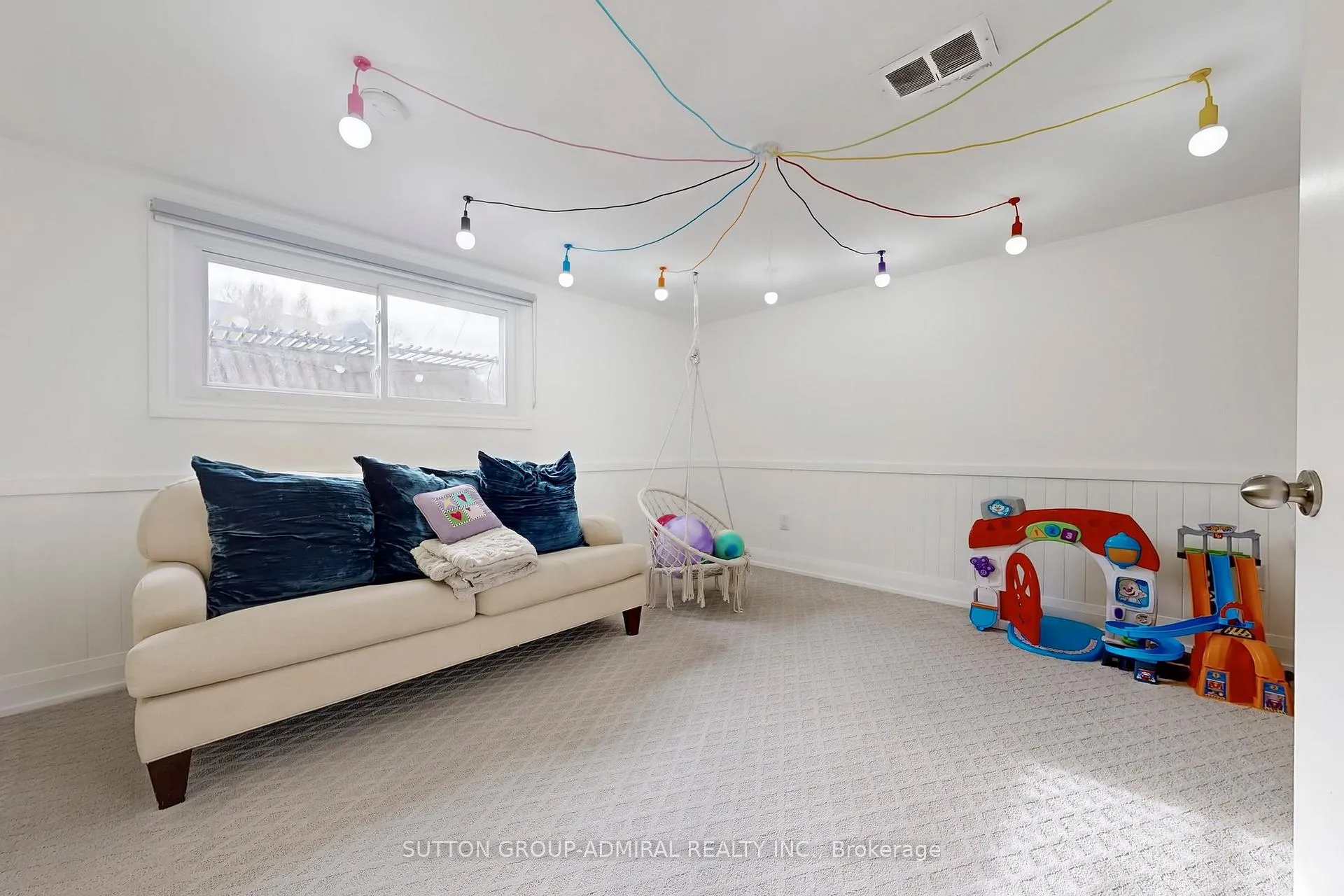 Photo 29 of 66 Brucewood Crescent, Toronto, Englemount-Lawrence — HOMEH