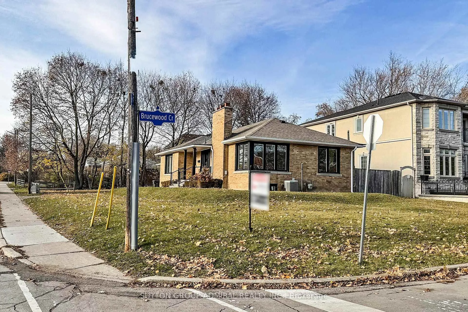 Photo 40 of 66 Brucewood Crescent, Toronto, Englemount-Lawrence — HOMEH