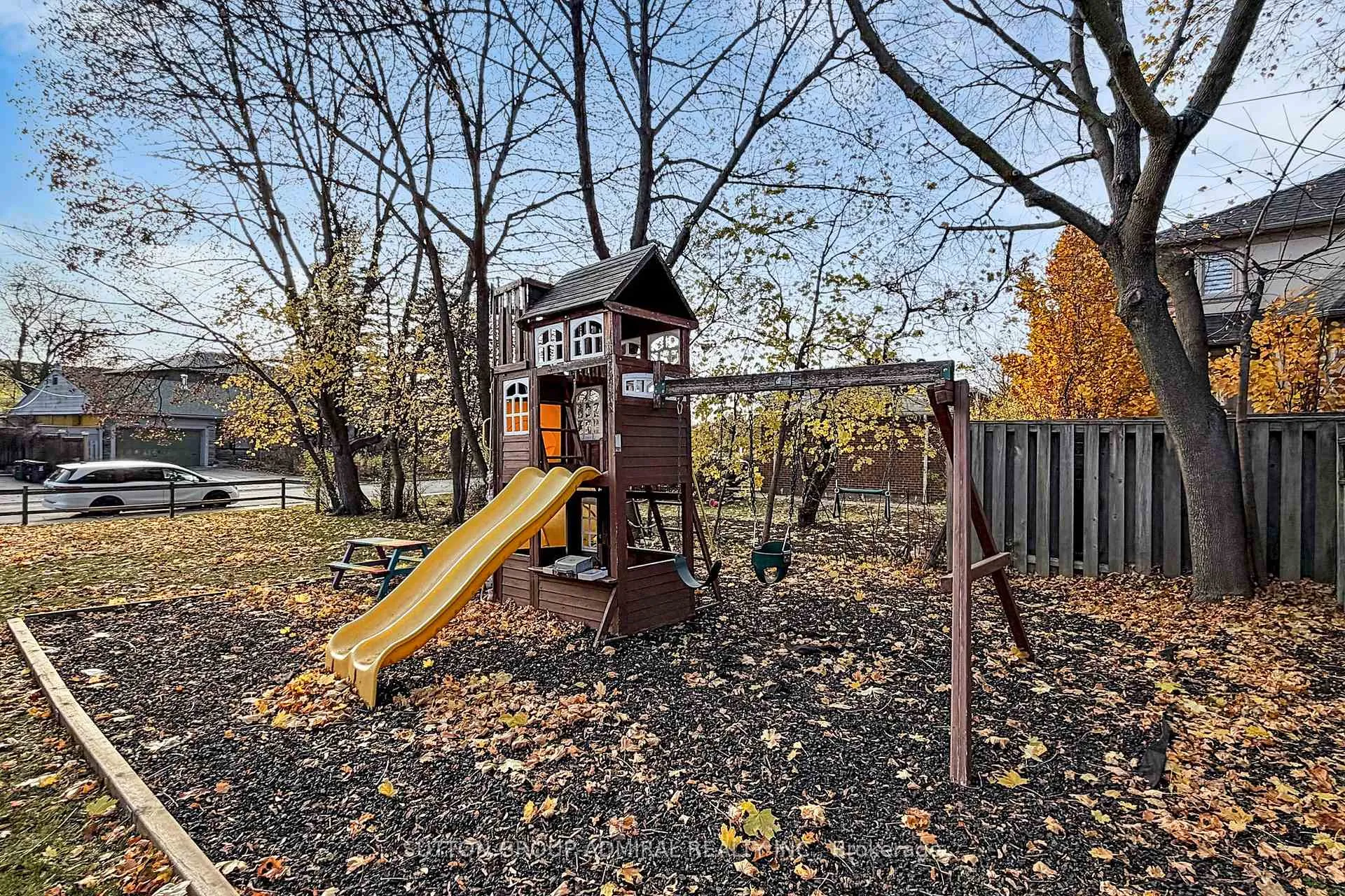 Photo 45 of 66 Brucewood Crescent, Toronto, Englemount-Lawrence — HOMEH