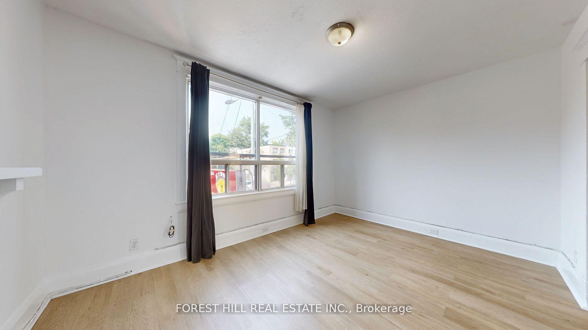 Photo 4 of Unit Upper 1, 645 St Clair Avenue W, Toronto, Wychwood — HOMEH