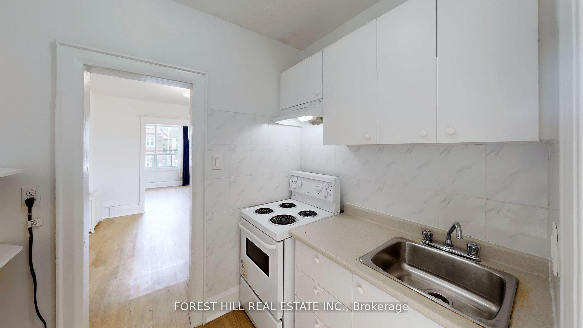 Photo 14 of Unit Upper 1, 645 St Clair Avenue W, Toronto, Wychwood — HOMEH