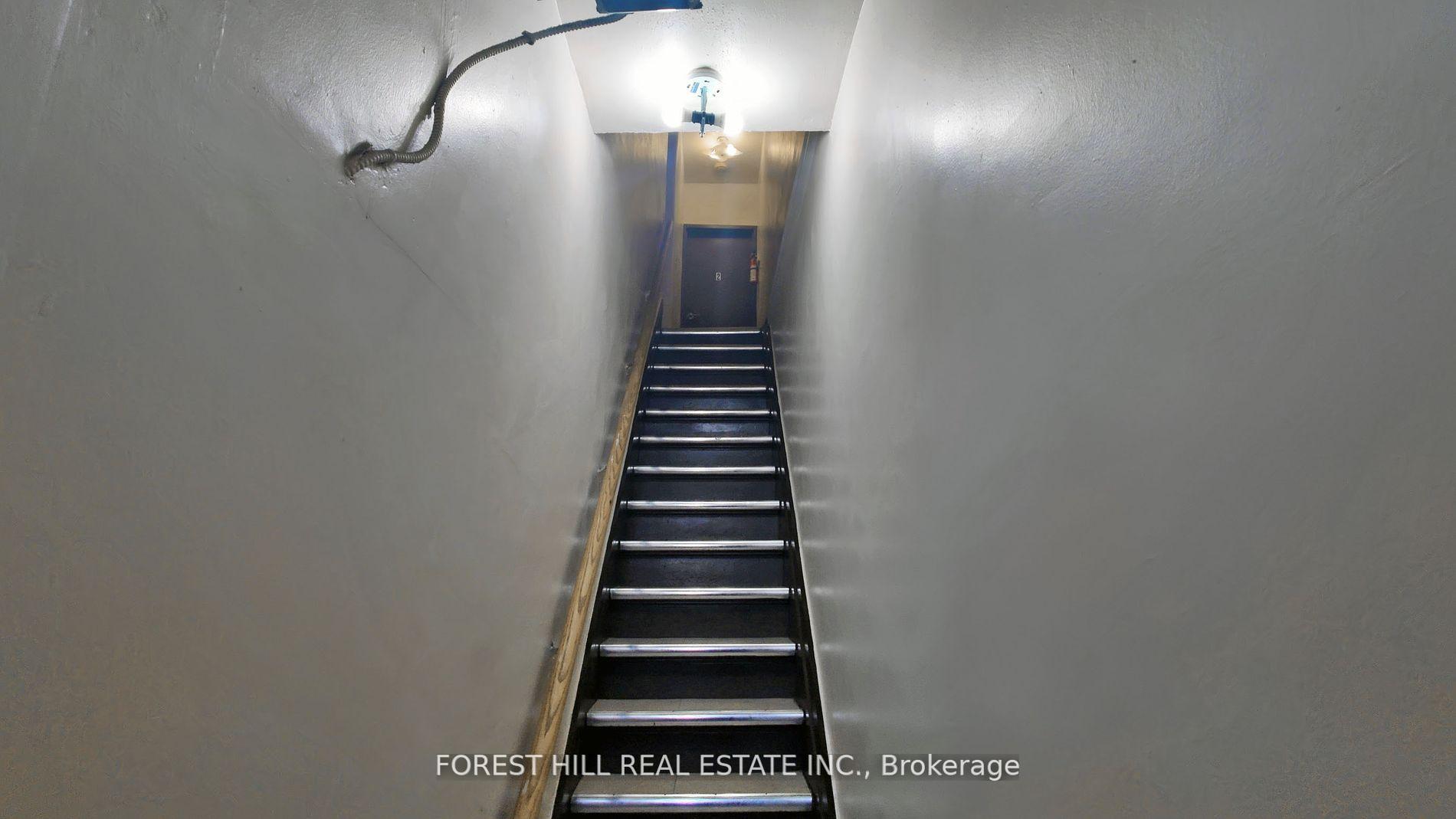Photo 21 of Unit Upper 1, 645 St Clair Avenue W, Toronto, Wychwood — HOMEH