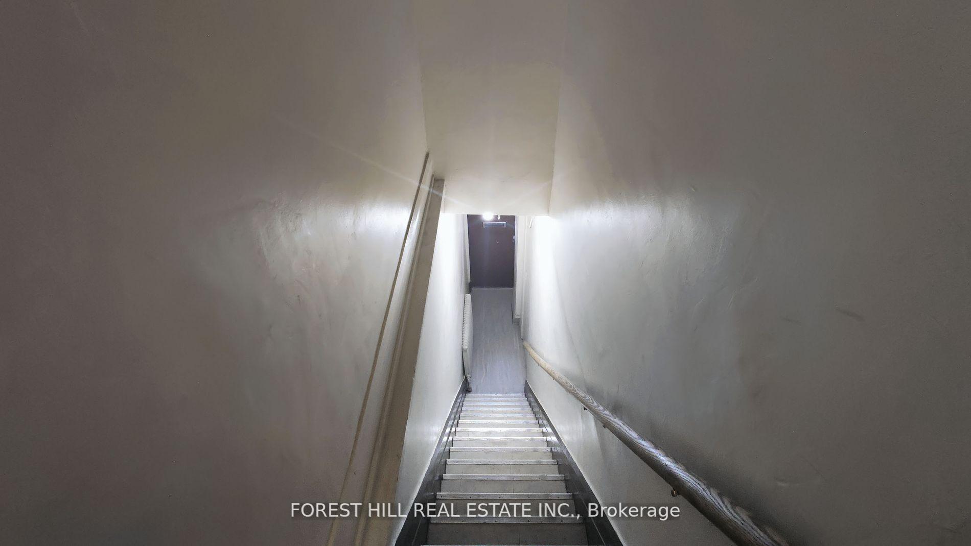 Photo 22 of Unit Upper 1, 645 St Clair Avenue W, Toronto, Wychwood — HOMEH