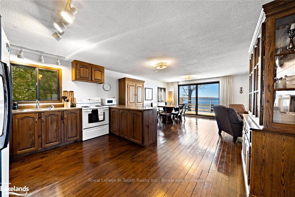 Photo 10 of 96 Robins Point Road, Tay, Victoria Harbour — HOMEH