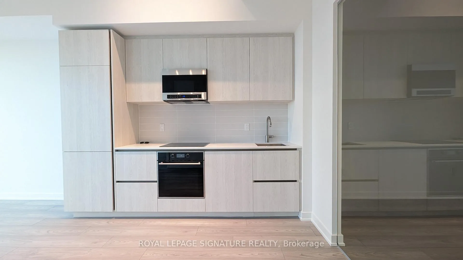 Photo 2 of Unit 605, 120 Broadway Avenue, Toronto, Mount Pleasant West — HOMEH