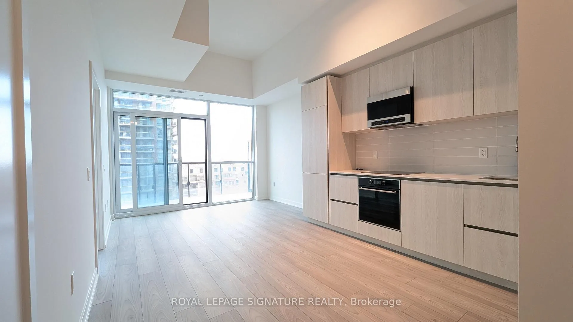 Photo 3 of Unit 605, 120 Broadway Avenue, Toronto, Mount Pleasant West — HOMEH
