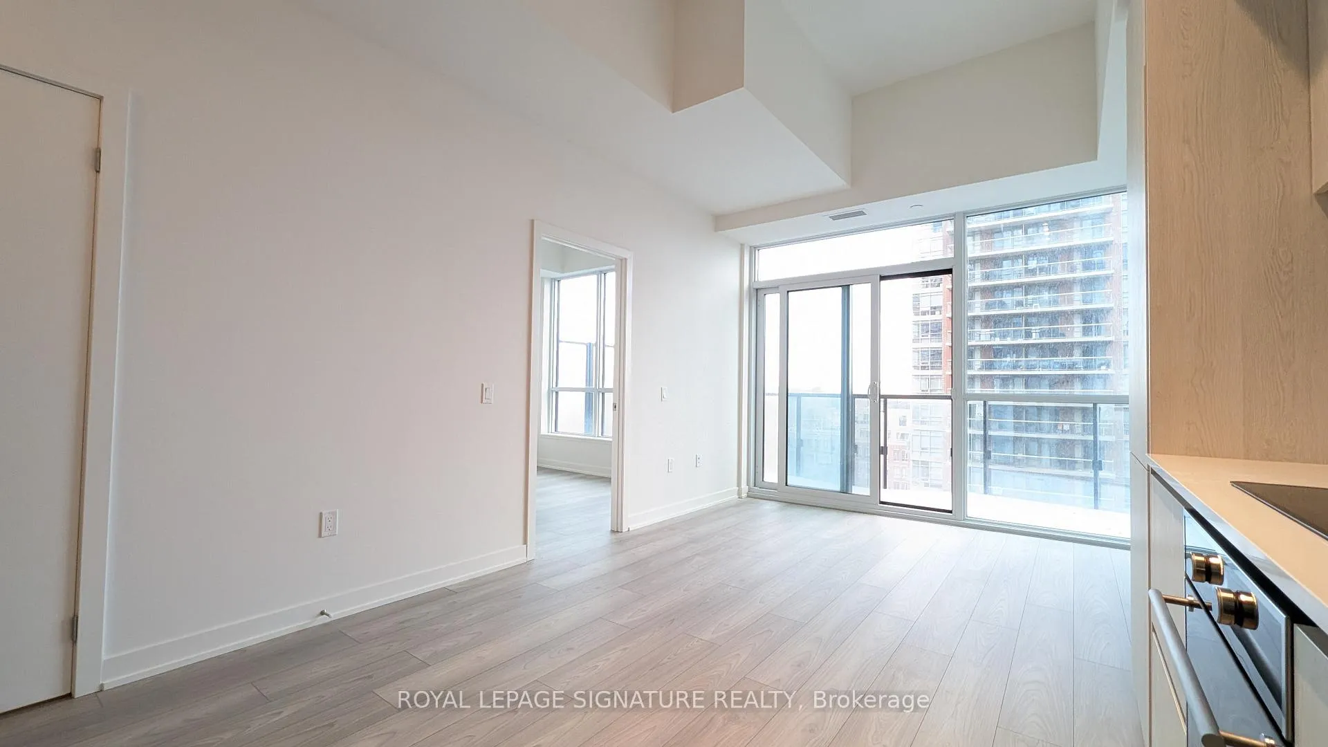 Photo 4 of Unit 605, 120 Broadway Avenue, Toronto, Mount Pleasant West — HOMEH