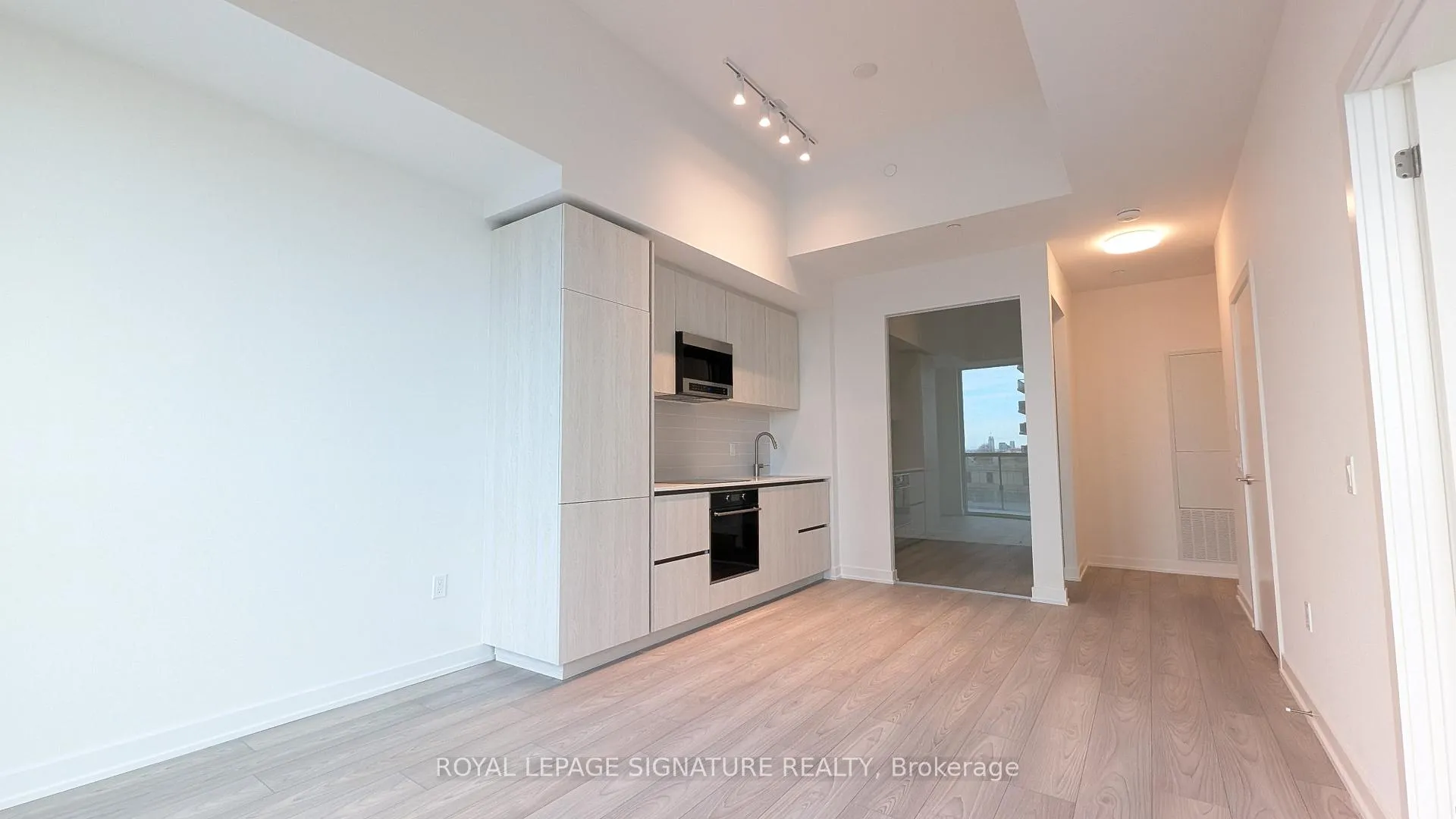Photo 6 of Unit 605, 120 Broadway Avenue, Toronto, Mount Pleasant West — HOMEH