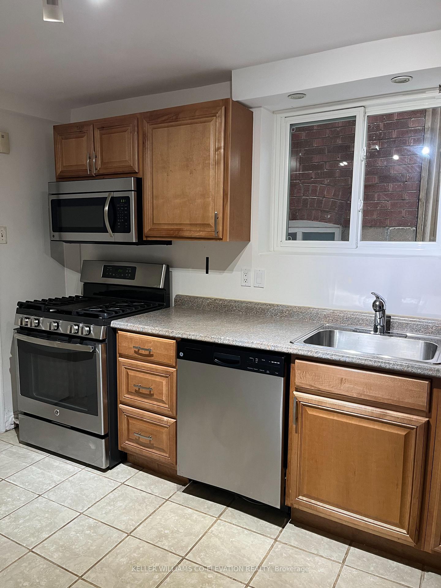 Photo 3 of Unit Unit 2, 550 Atlas Avenue, Toronto, Oakwood Village — HOMEH