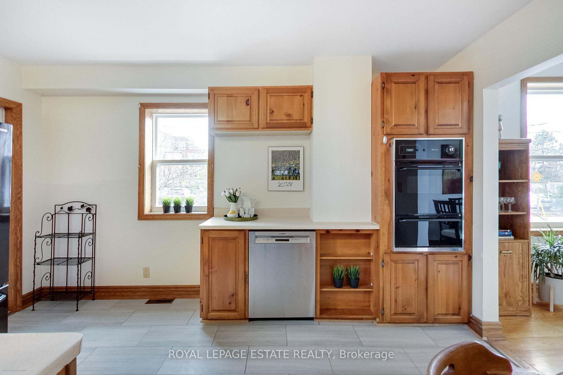 Photo 16 of 1 King Edward Avenue, Toronto, Woodbine-Lumsden — HOMEH