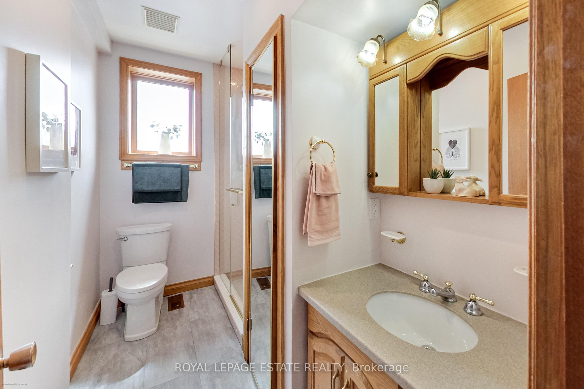 Photo 20 of 1 King Edward Avenue, Toronto, Woodbine-Lumsden — HOMEH