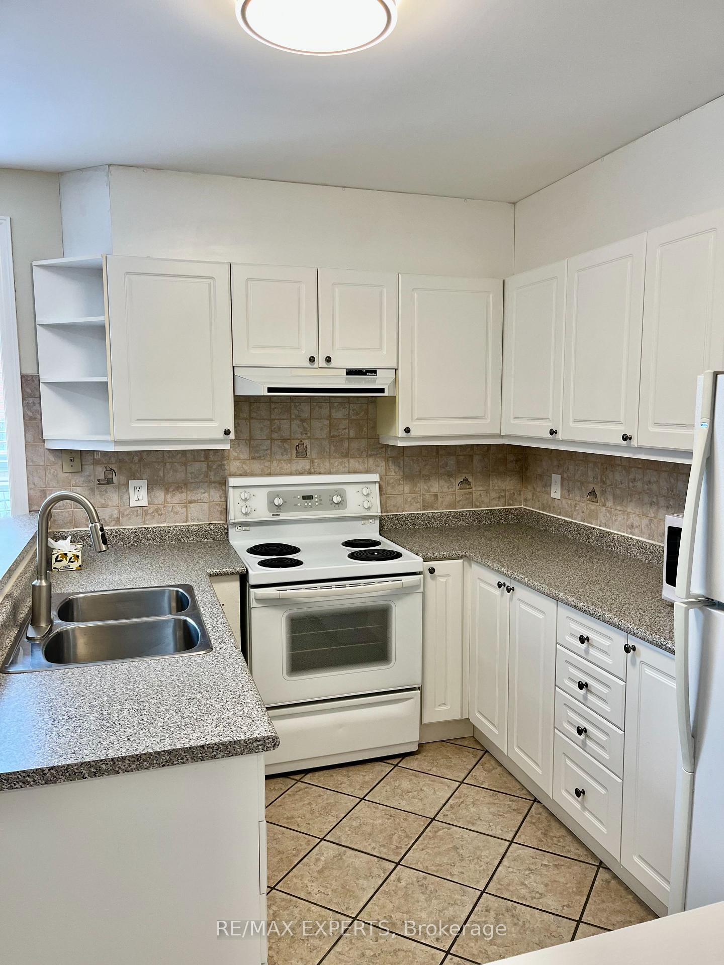 Photo 7 of 287 Sammon Avenue, Toronto, Danforth Village-East York — HOMEH