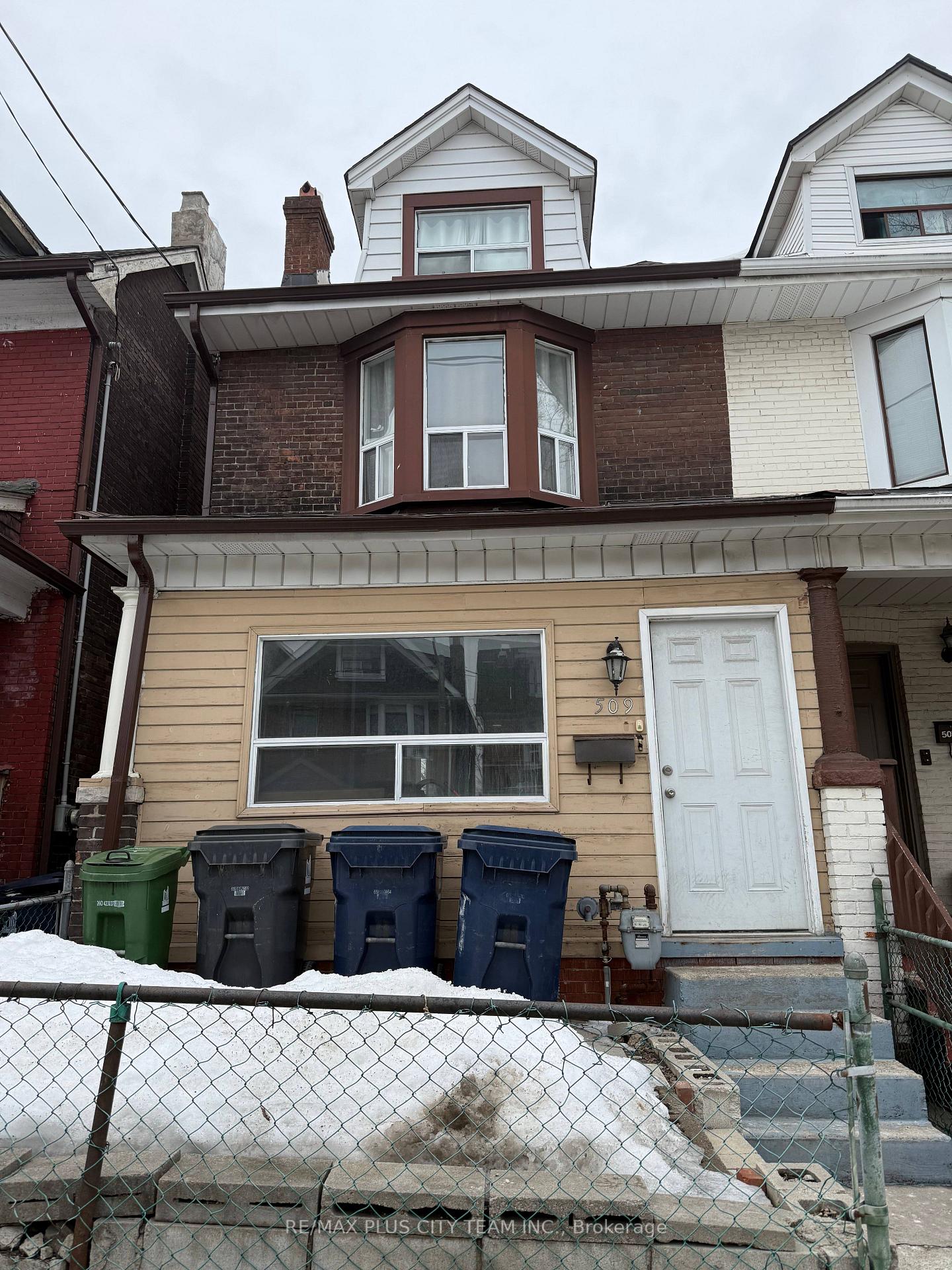 Front of Unit Main, 509 Carlaw Avenue