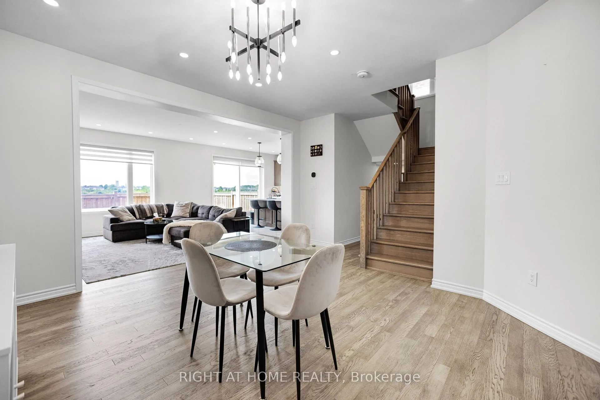 Photo 9 of 849 Aspen Terrace, Milton, Cobban — HOMEH