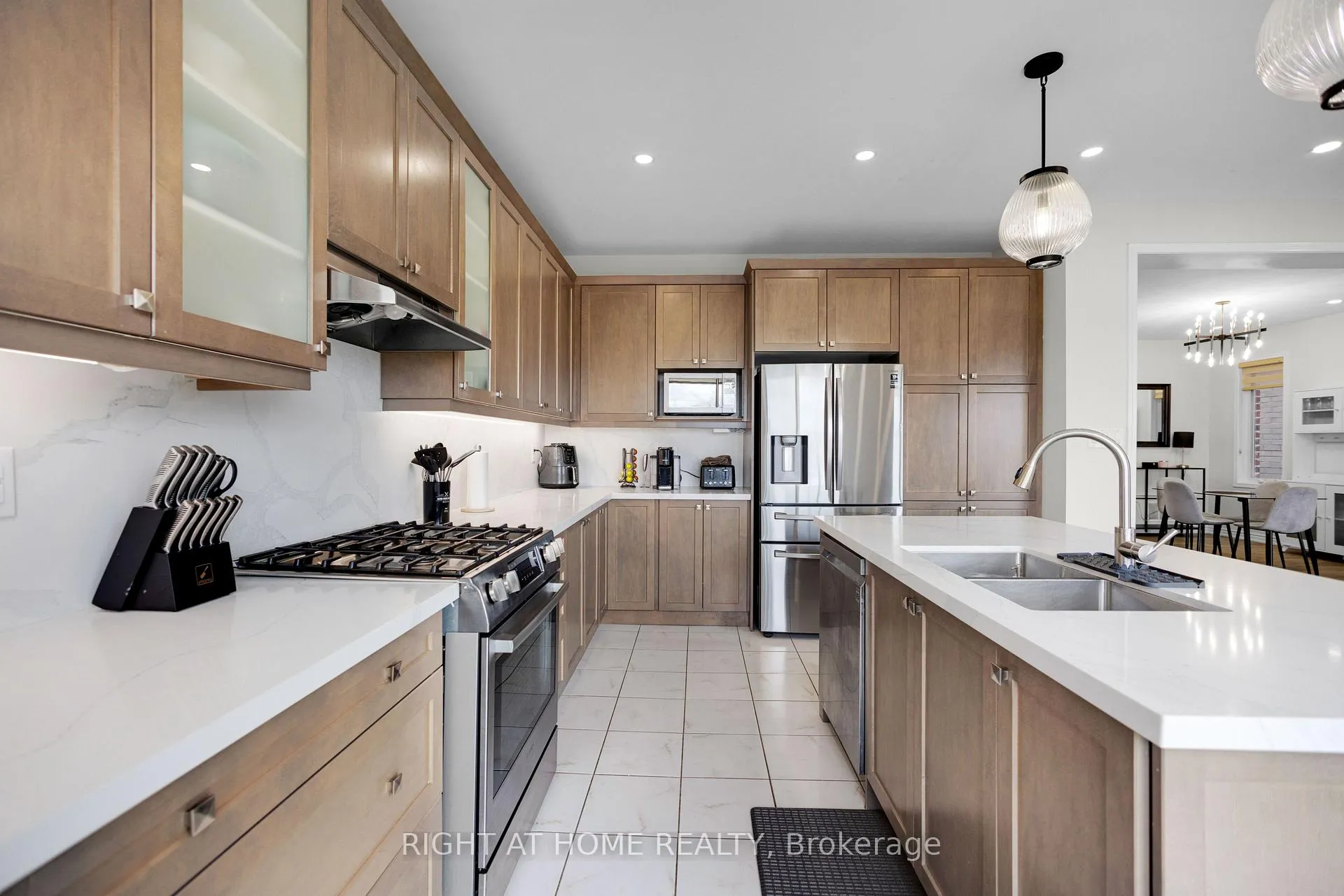 Photo 15 of 849 Aspen Terrace, Milton, Cobban — HOMEH