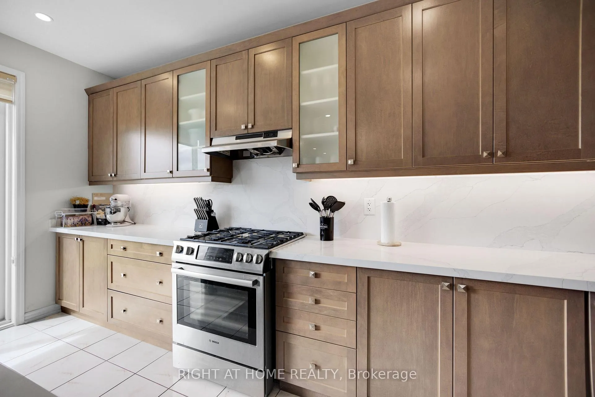 Photo 16 of 849 Aspen Terrace, Milton, Cobban — HOMEH