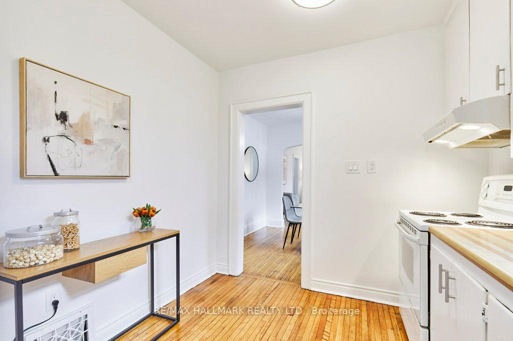 Photo 13 of 46 Epsom Avenue, Toronto, Woodbine-Lumsden — HOMEH