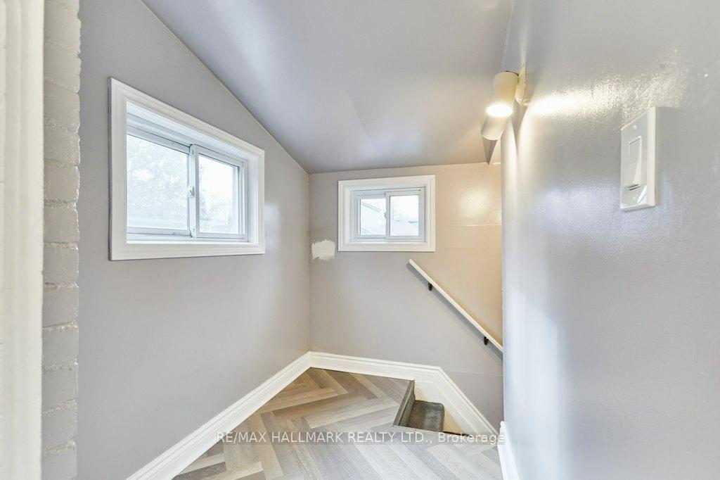 Photo 23 of 46 Epsom Avenue, Toronto, Woodbine-Lumsden — HOMEH
