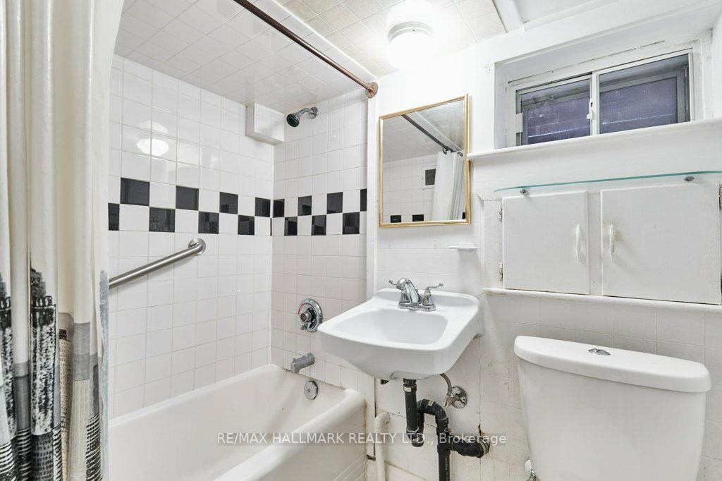 Photo 28 of 46 Epsom Avenue, Toronto, Woodbine-Lumsden — HOMEH
