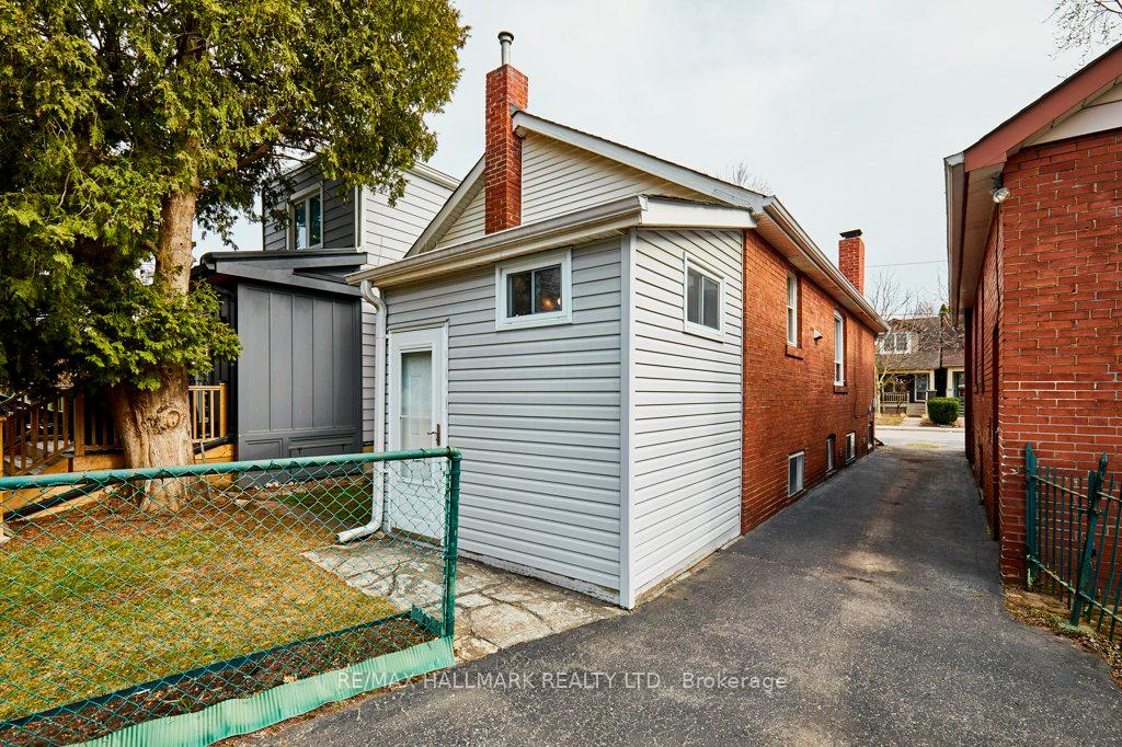 Photo 31 of 46 Epsom Avenue, Toronto, Woodbine-Lumsden — HOMEH
