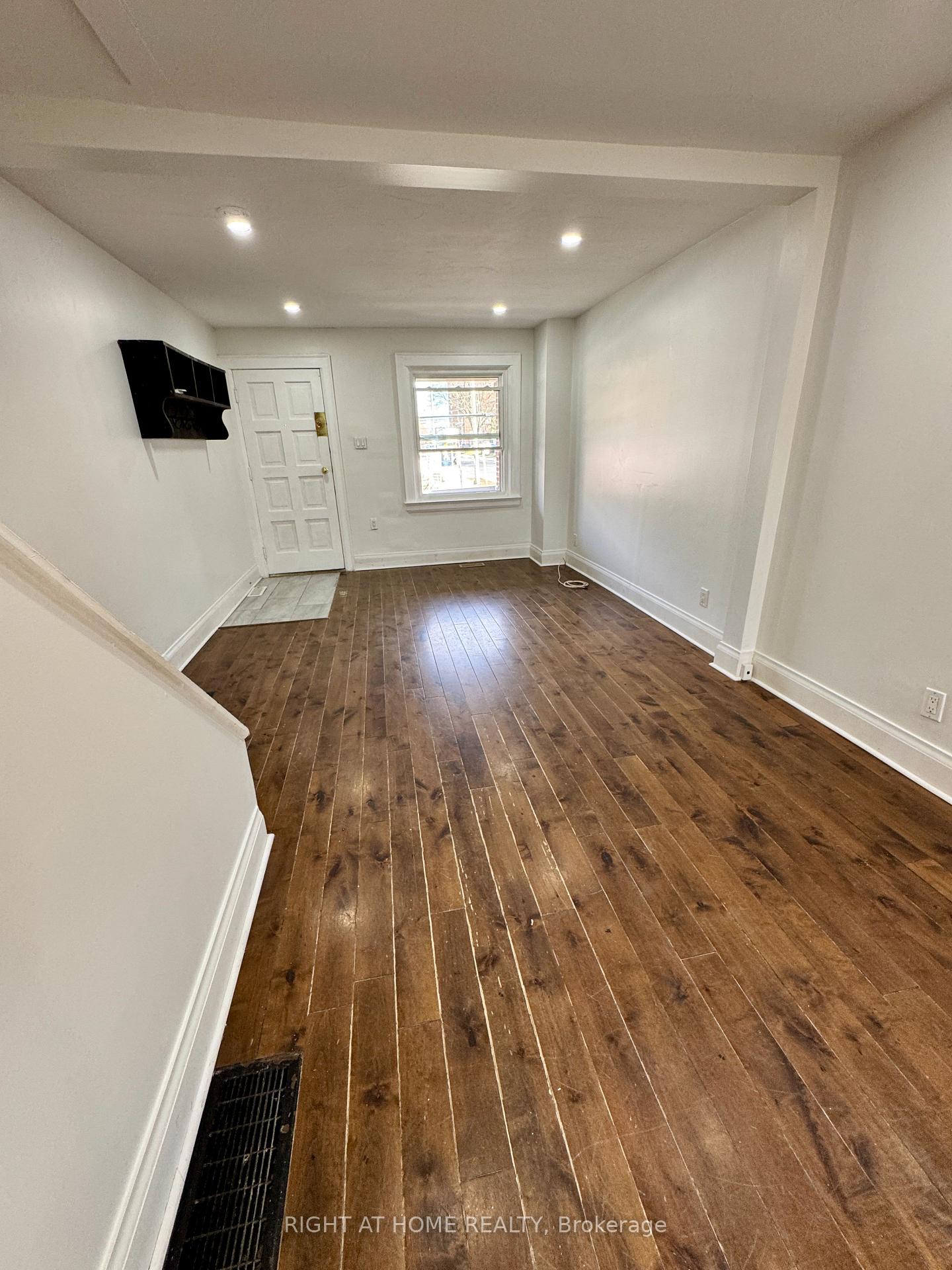 Photo 3 of 31 Secord Avenue, Toronto, Crescent Town — HOMEH