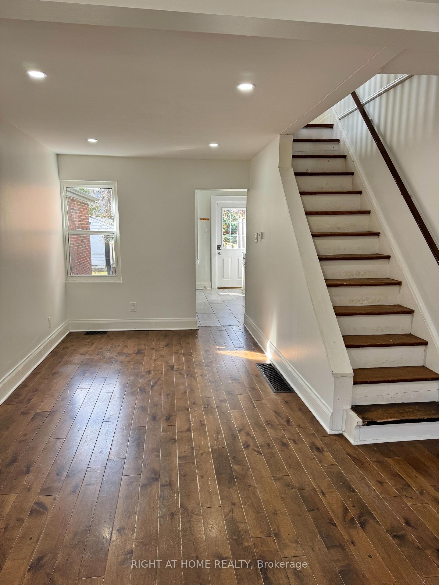 Photo 4 of 31 Secord Avenue, Toronto, Crescent Town — HOMEH
